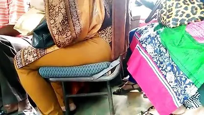 Em bé đầu tiên say mê mài dũa dương vật to lớn của mình, sau đó anh chàng đút vào âm đạo và bắt đầu chơi hết mình phim sec cho choi nguoi
