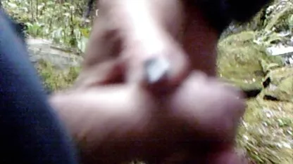 Black-hair phim sec thu cho bitch fucks with a red máy rung