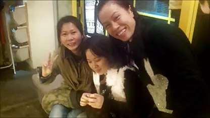 Hai lần thâm nhập vào cô gái tóc vàng. Cô gà trong cơn sung sướng yêu cầu cô ấy gieo càng sâu càng tốt vào mỗi lỗ lớn đã sec thu du nguoi phát triển của cô ấy