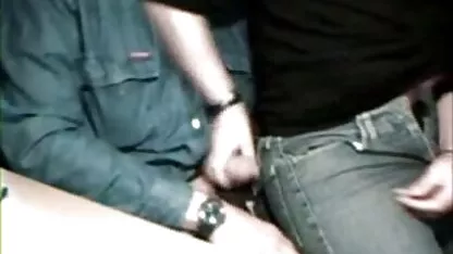 Vẻ đẹp fucks mình với ngón tay và rides một tinh sec thu du nguoi ranh