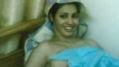 Một chó cái brunette được fucked và la hét trong xem sec cho dit nguoi cực khoái