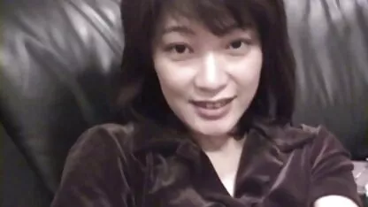 Một phim sec khi dit nguoi cô gái tóc nâu quyến rũ rất sáng tạo, cô nhớ lại thời thơ ấu nhào lộn của mình và quyết định đa dạng hóa đời sống tình dục của mình