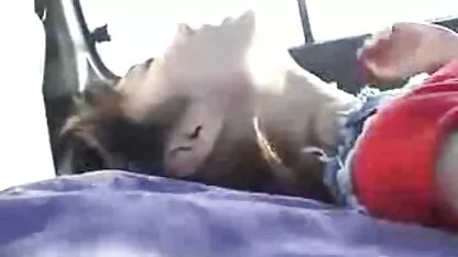 Một phụ nữ nghịch ngợm quyến phim sec nguoi dit cho rũ cô ấy người yêu của mẹ và fuck anh ta
