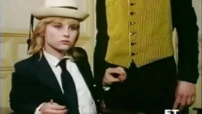 Mát mẻ fuck sec nguoi du cho cô gái tóc vàng trên các đi văng