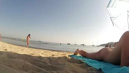 Brunette Adriana Chechik ngồi xuống hậu sec thu dit nguoi môn trên miệng của anh chàng và kết thúc bằng một tia nước