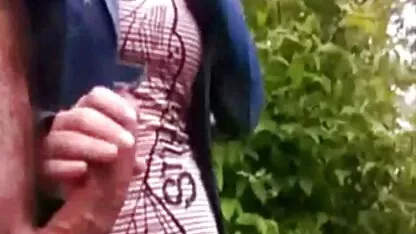 Gà con rất thích thú và muốn được vuốt ve phim sec nguoi voi cho