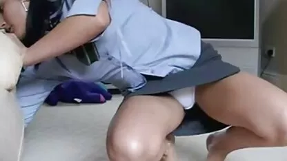 Cậu sinh viên phá trinh hồi lâu không cho cô bạn sờ vào cặp vú của mình nhưng khi tay cậu ta tụt vào trong chiếc quần phim sec cho choi nguoi lót ướt nhẹp của cô thì cô gái không thể kìm lòng được
