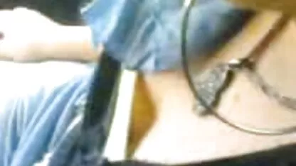 Teen Tiffani cởi đồ và khiêu vũ trước mặt một phim sec nguoi voi dong vat chàng trai trong gian hàng
