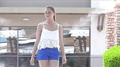 Hai chàng trai và một cô phim seccho du nguoi gái xinh đẹp