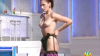 Một con chó cái với một lớn L. và một nhỏ đít đã sẵn sàng cho hậu sec thu dit nguoi môn