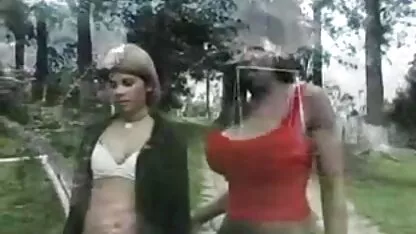 Sexy blondie trong buồn cười vớ vuốt ve phim sec nguoi du cho trên giường