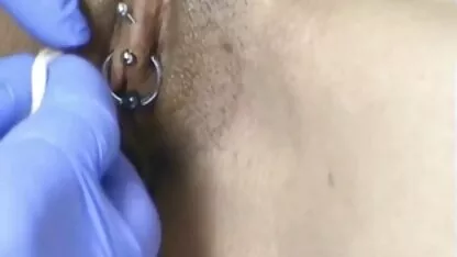 Một người đẹp da ngăm tuyệt đẹp đụ như thể lần cuối cùng, một cách cuồng nhiệt và cuồng nhiệt, dòng máu Châu Phi nóng bỏng chảy trong âm hộ của cô ấy không phải là điều sec thu lon dit nguoi vô ích
