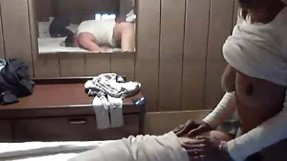 Hai dâm đãng babes có vui vẻ và vuốt ve âm phim sec thu cho choi nguoi đạo