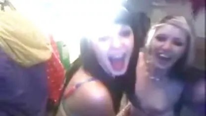 Lesbian chân Fucks bạn gái của phim sec thu dit nguoi miệng